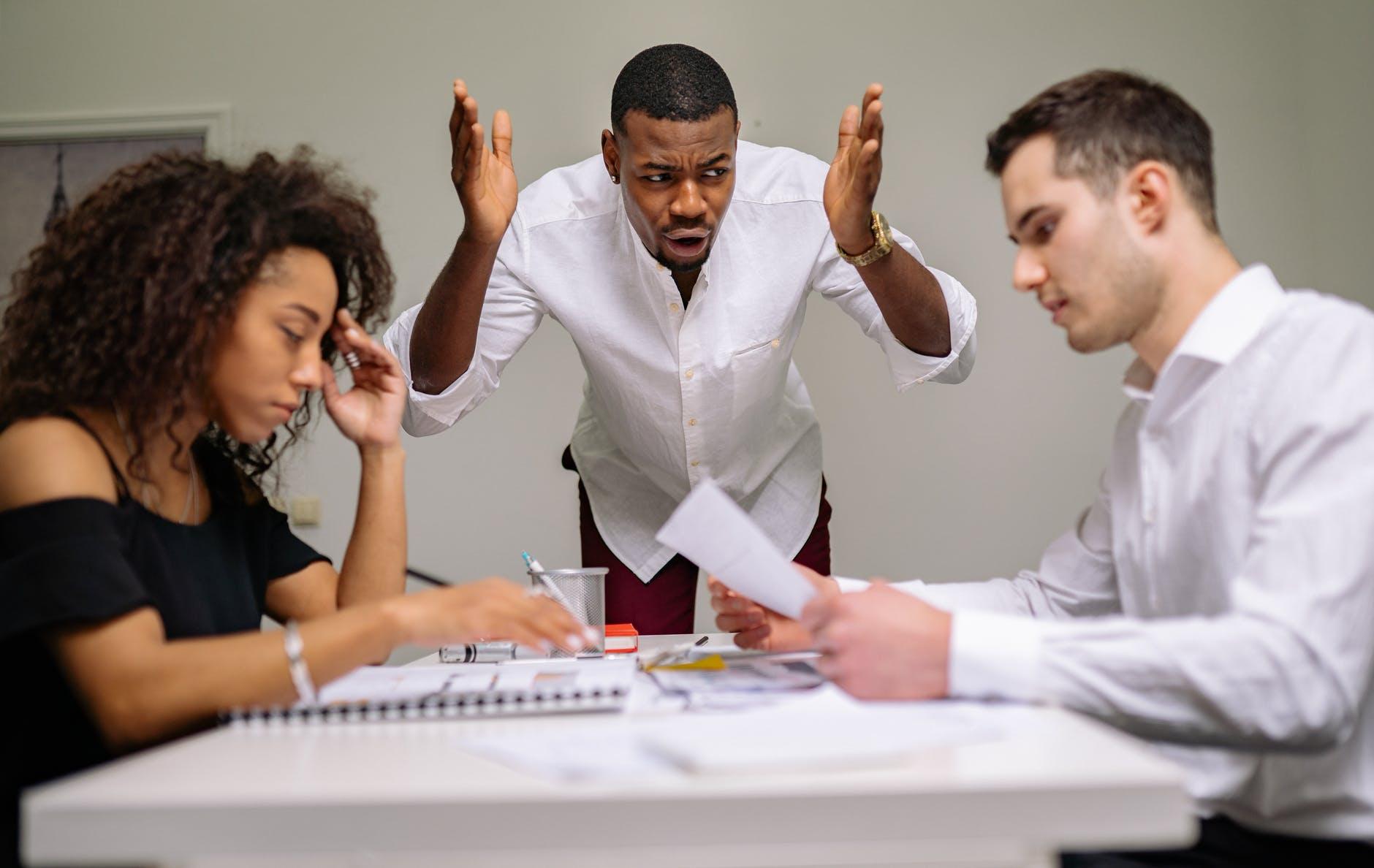 signs-that-you-should-leave-a-toxic-workplace-flexispot